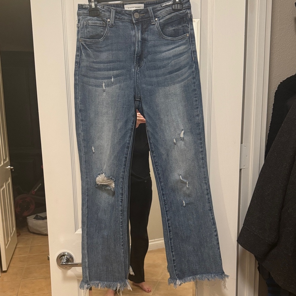 RISEN  Distressed Ankle Jeans in Blue